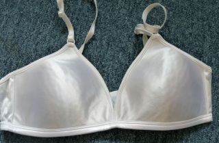 Ladies Womens Girls White Bra Size 36A by Vassarette
