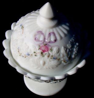 Westmoreland Milk Glass Roses Bows Della Robbia Pattern Covered Candy