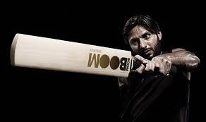  SIGNATURE 5 STAR ENGLISH WILLOW CRICKET BAT AS USED BY SHAHID AFRIDI