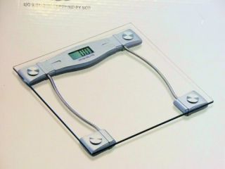 Sleek and Modern Digital Bathroom Scale w Glass Top New