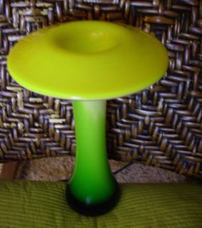  VINTAGE ART DECO GREEN YELLOW VASE (arte murano icet?) 8 INCHES TALL