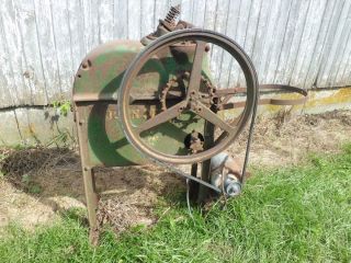 Antique John Deere Original Farm Corn Sheller Husker Shucking Machine