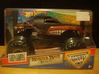 Kasias Hot Wheels Monster Mutt Rottweiler 9 x 5 Monster Jam Truck 1