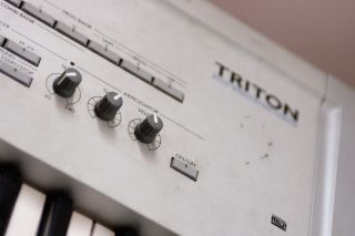 Korg Triton Classic 61 Key Keyboard Synthesizer