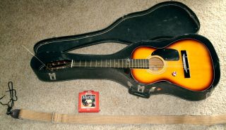 Harmony acoustic guitar, Model H 5423, Bobby Lee NO SCRATCH  strap