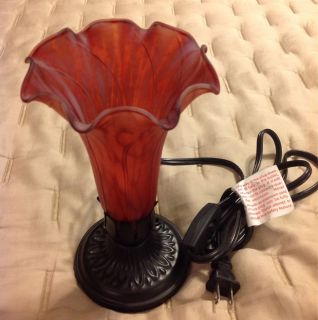 Portable Luminaire Lamp Red Flower Wavy Edged