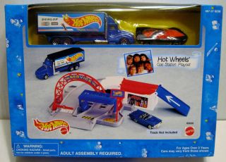 Hot Wheels Gas Station Playset with Delivery Semi Sports Car