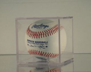 Acrylic holder   collectible baseball display cube wholesale