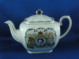 HM Queen Elizabeth II Silver Jubilee Commemorative Teapot   Sadler