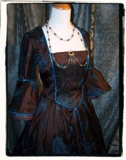 Prussian Blu Renaissance costume dress Tudor Gown B 39