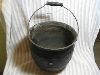 ANTIQUE CAST IRON FOOTED 2 GAL KETTLE BEAN COWBOY CAMP FIRE GYPSY POT