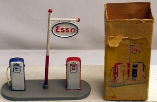 DTE FRENCH MECCANO DINKY TOYS NO. 49d ESSO GAS PUMPS ISLAND NMB
