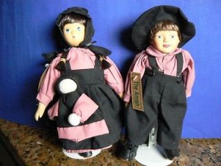 AMISH DOLLS (BOY & GIRL) WITH FACELESS BABY DOLL    EXCELLENT