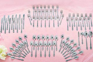 Lace Design 88 Pc. Stainless Steel Flatware/Silve rware Sets