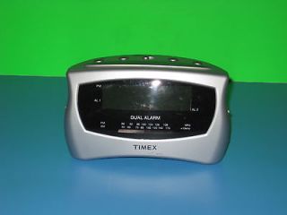 NICE* TIMEX DIGITAL DUAL ALARM CLOCK / RADIO / BATTERY