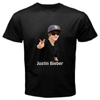 YOUNG POP STAR JUSTIN BIEBER IN NEW YORK YANKEES CAP Black T shirt