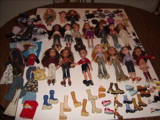 Huge Bratz Doll Lot  17 Dolls with Clothes  Shoes/Feet + Extras Purses