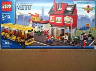 New and Sealed Lego 7641 City Corner Pizza Bus Shop 483 pcs Free Ship