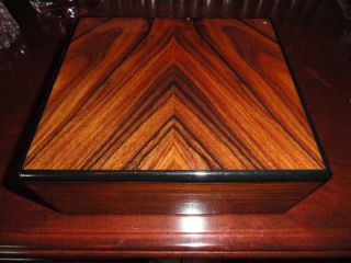 elie bleu 5O count humidor  preowned in good condition