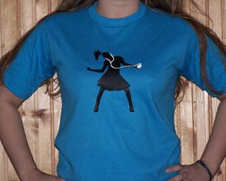DANCING GIRL listening to her ipod T SHIRT hip hop with the stars