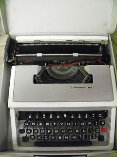 Typewriter manual FLEETWOOD 315 + black soft carry case 1970s