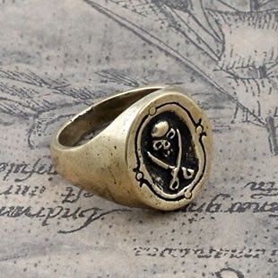 Wonderful Gothic GOLD PLATED SKULL CROSSBONES PIRATE KNUCKLE GOTH RING