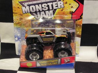 Hot Wheels 2012 Maximum Destruction w Topps Card Monster Jam Truck