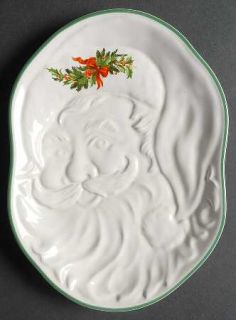 Pfaltzgraff Christmas Heritage Embossed Santa Plate, Fine China Dinnerware   Mul