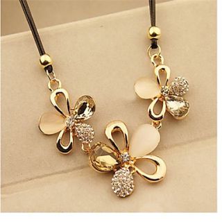 Daphne Exaggerated Flower Clavicle Chain Necklace (Screen Color)