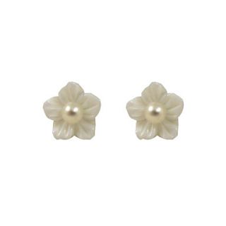 Charming 925 Sterling Silver Flower Design Pearl Stud Earrings