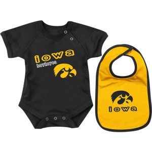 Iowa Hawkeyes Colosseum NCAA Newborn Dribble Creeper Bib Set